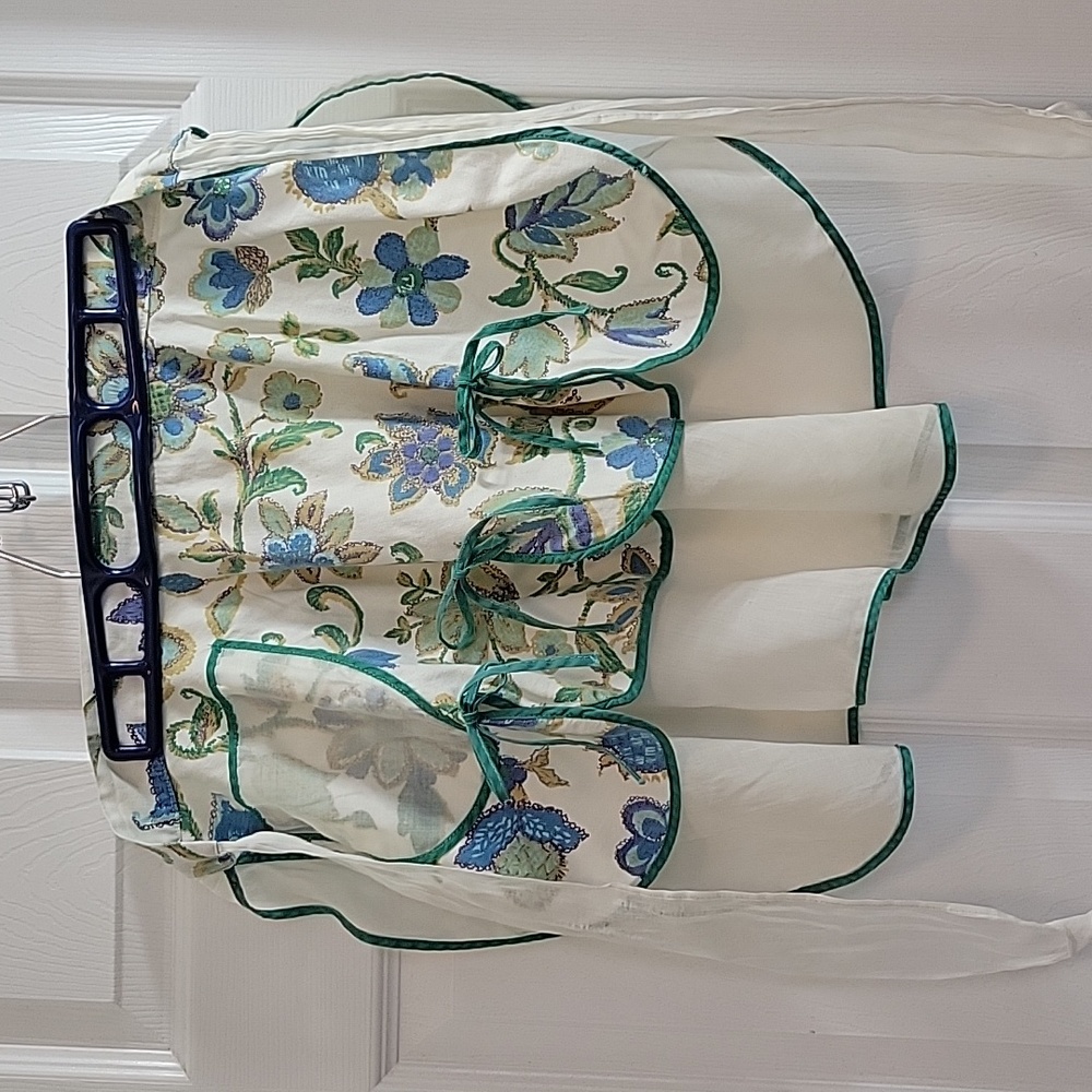 Vintage 50's Apron. Reversible With Sheer Apron Ties And Pocket. No Stains.